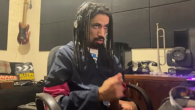 hotcamboy420 online show from November 14, 5:10 am