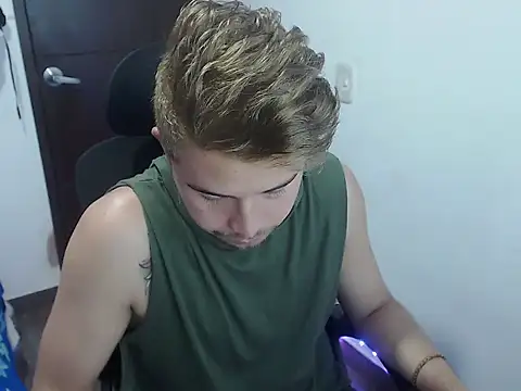 JOHANLEON1 online show from October 10, 3:39 pm