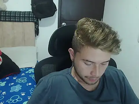 JOHANLEON1 online show from October 21, 5:27 pm