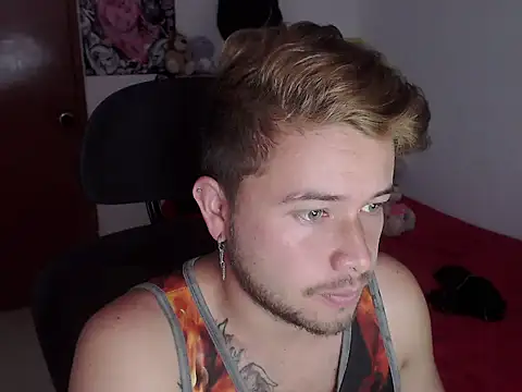 JOHANLEON1 online show from October 31, 4:54 pm