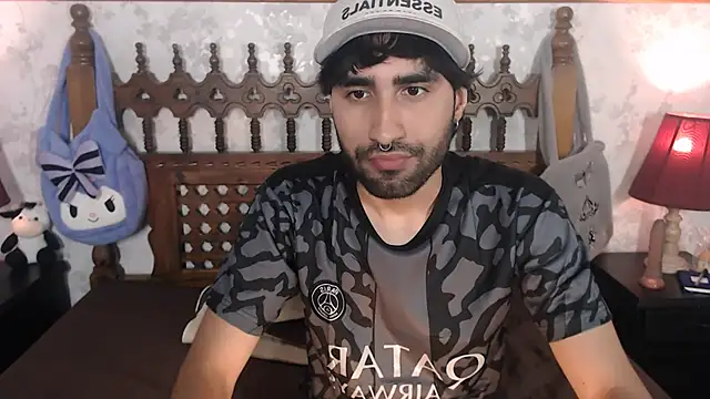 Snapshot of MilanZaire chatting on March 14, 10:47 pm MilanZaire online show from March 14, 10:47 pm