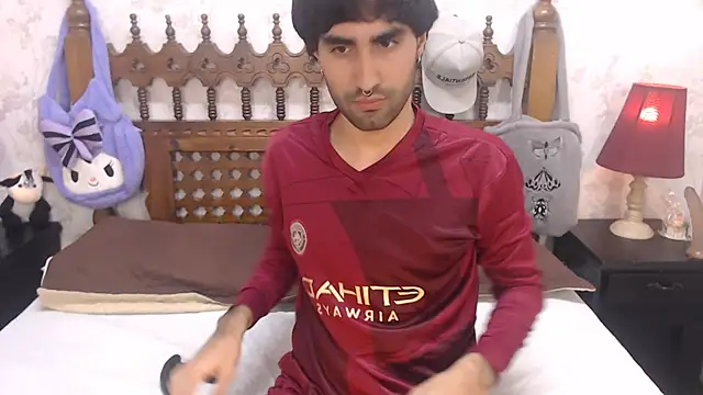 Snapshot of MilanZaire chatting on March 18, 11:42 pm MilanZaire online show from March 18, 11:42 pm