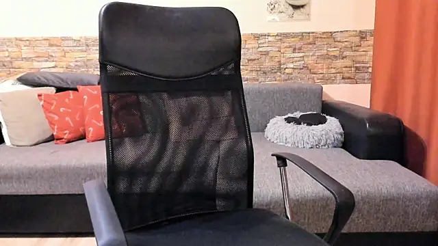 HotHunkTrainer online show from January 8, 9:58 am