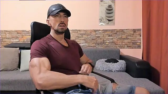 HotHunkTrainer online show from October 14, 7:15 am