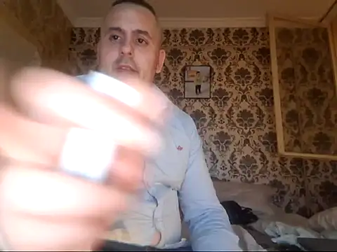 Snapshot of Basszos88i chatting on January 18, 8:09 pm Basszos88i online show from January 18, 8:09 pm