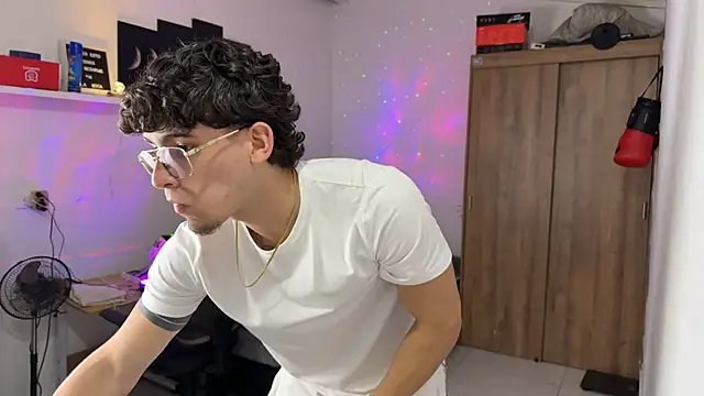 Kisan Smith online show from November 24, 2:01 am