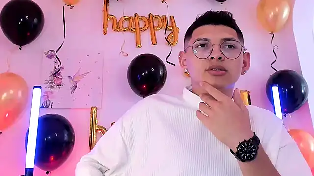 a lejandro 0 8 online show from February 18, 7:54 pm