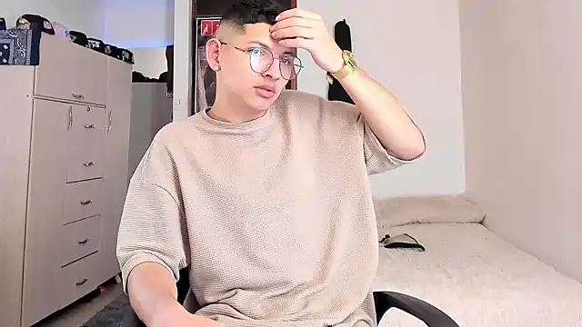 a lejandro 0 8 online show from January 21, 7:39 pm