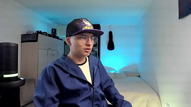 a lejandro 0 8 online show from December 15, 6:26 pm