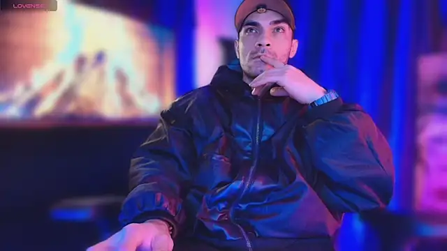 sexyboycolombi4 online show from October 10, 9:03 am