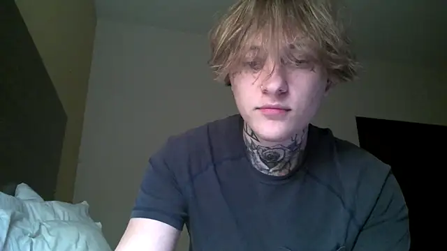 loganwheaton19 online show from January 31, 10:52 pm