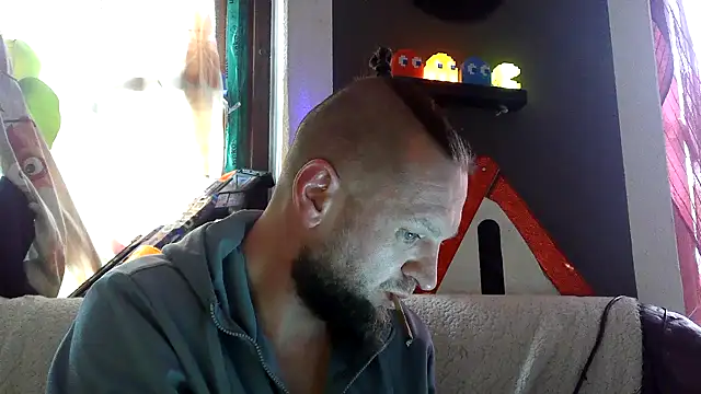 Snapshot of donhulio482 chatting on March 2, 9:32 am donhulio482 online show from March 2, 9:32 am
