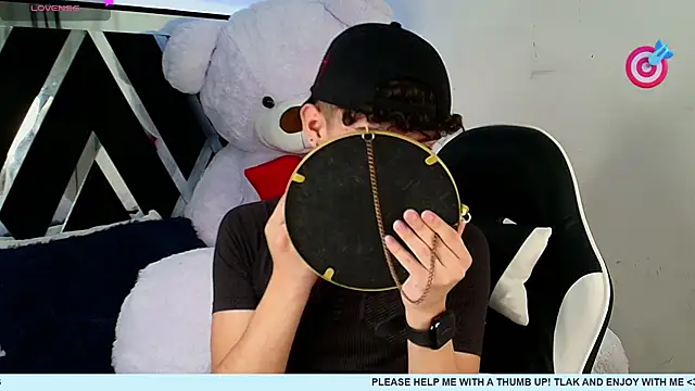 Snapshot of Niico_Cruz chatting on February 19, 4:34 am Niico Cruz online show from February 19, 4:34 am