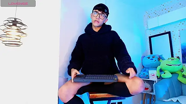 Snapshot of Niico_Cruz chatting on March 2, 4:07 am Niico Cruz online show from March 2, 4:07 am