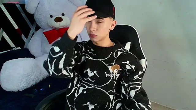 Snapshot of Niico_Cruz chatting on February 20, 3:45 am Niico Cruz online show from February 20, 3:45 am