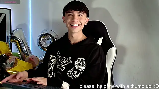 Snapshot of Niico_Cruz chatting on December 11, 3:47 am Niico Cruz online show from December 11, 3:47 am