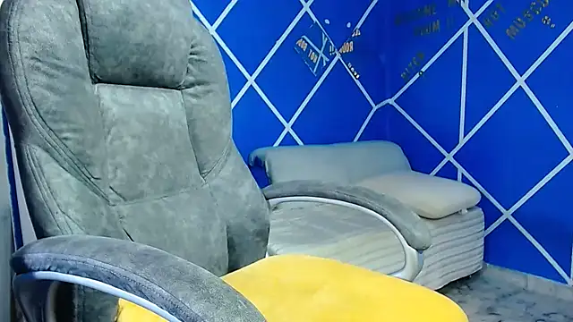 Snapshot of alexander_megan chatting on February 18, 4:04 am alexander megan online show from February 18, 4:04 am
