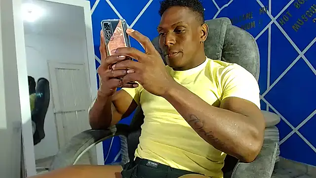 Snapshot of alexander_megan chatting on February 2, 1:34 am alexander megan online show from February 2, 1:34 am