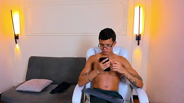 Paradise boy s online show from April 11, 6:55 pm