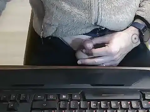 Snapshot of Adri_gard chatting on February 22, 7:23 am Adri gard online show from February 22, 7:23 am