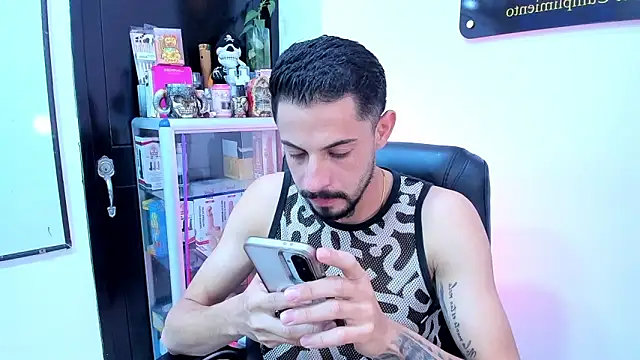 Erick Wall online show from June 11, 3:59 am