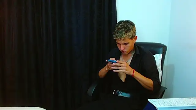 Bastiaan 28 online show from March 24, 2:17 am