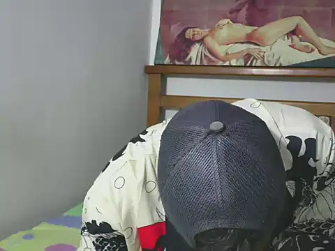 hideonbush051 online show from December 3, 7:42 pm