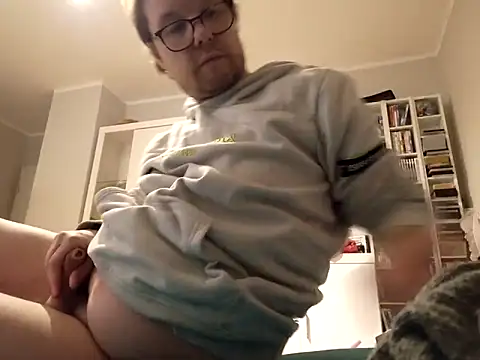 larsgessner30 online show from November 23, 9:26 pm