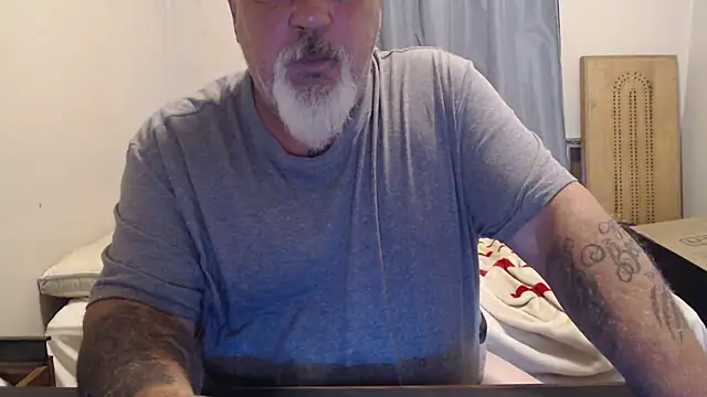 Newfiesausage1972 online show from September 25, 2:27 pm