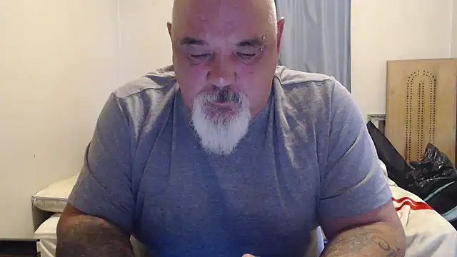 Newfiesausage1972 online show from October 13, 1:28 pm