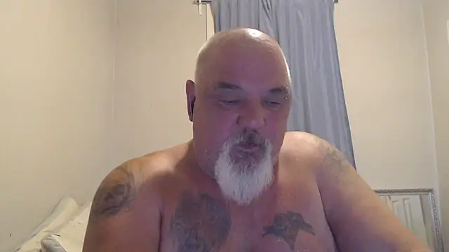 Newfiesausage1972 online show from October 19, 7:28 pm