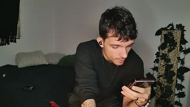 JackDesFeux online show from October 14, 7:48 am