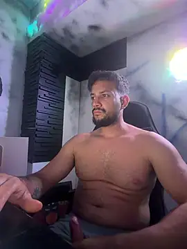 Aerick1997 online show from April 11, 4:52 am