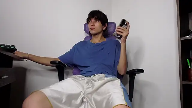 alex connorr online show from December 18, 12:39 am