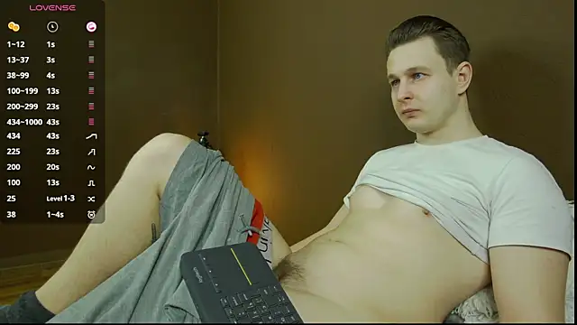 Snapshot of charlie_smiley chatting on January 12, 8:25 pm charlie smiley online show from January 12, 8:25 pm
