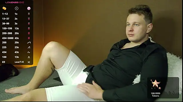 Snapshot of charlie_smiley chatting on September 28, 1:03 am charlie smiley online show from September 28, 1:03 am