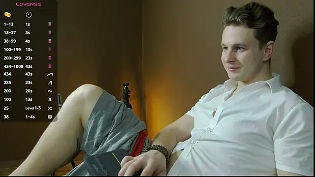 Snapshot of charlie_smiley chatting on December 2, 11:16 pm charlie smiley online show from December 2, 11:16 pm