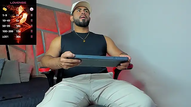 Snapshot of noah_crux chatting on December 11, 9:10 am noah crux online show from December 11, 9:10 am