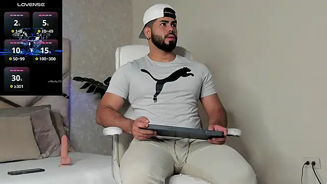 Snapshot of noah_crux chatting on January 12, 3:35 pm noah crux online show from January 12, 3:35 pm