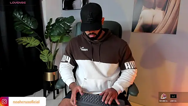 noah crux online show from December 5, 9:00 pm