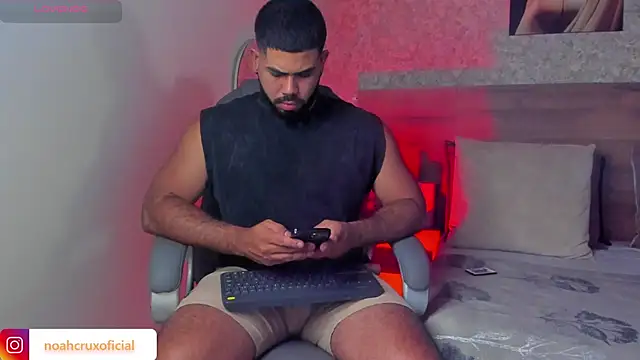 Snapshot of noah_crux chatting on September 17, 7:59 pm noah crux online show from September 17, 7:59 pm