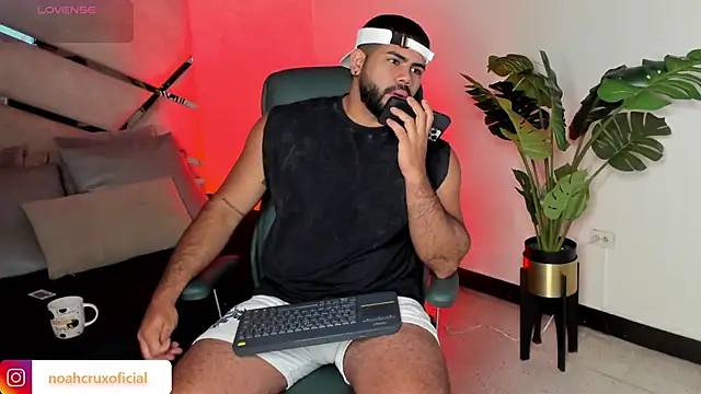 Snapshot of noah_crux chatting on September 15, 12:39 pm noah crux online show from September 15, 12:39 pm