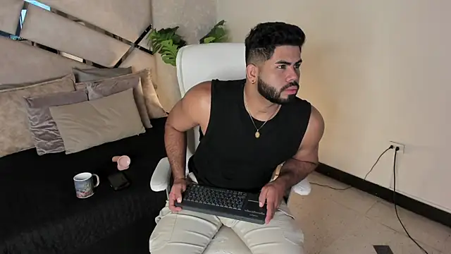 Snapshot of noah_crux chatting on February 8, 12:28 pm noah crux online show from February 8, 12:28 pm