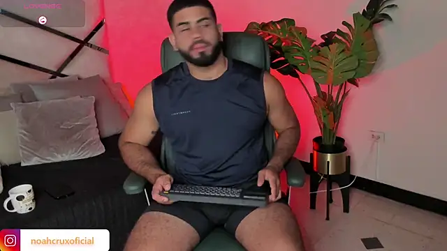 Snapshot of noah_crux chatting on September 11, 12:15 pm noah crux online show from September 11, 12:15 pm