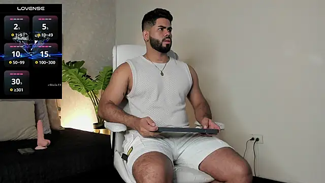 Snapshot of noah_crux chatting on February 6, 1:32 pm noah crux online show from February 6, 1:32 pm