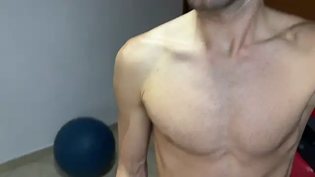 aquilesmade online show from December 5, 11:29 pm