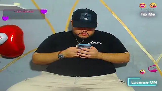 Snapshot of damian_chubby chatting on September 22, 3:28 am damian chubby online show from September 22, 3:28 am