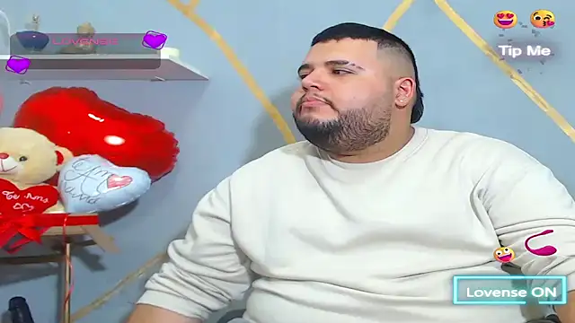 Snapshot of damian_chubby chatting on September 20, 11:27 pm damian chubby online show from September 20, 11:27 pm