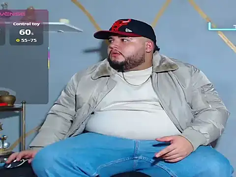 Snapshot of damian_chubby chatting on September 28, 8:45 am damian chubby online show from September 28, 8:45 am