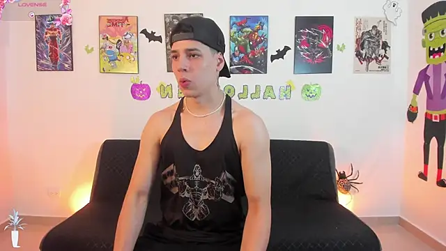 jonathanjoestar  online show from October 14, 9:33 pm